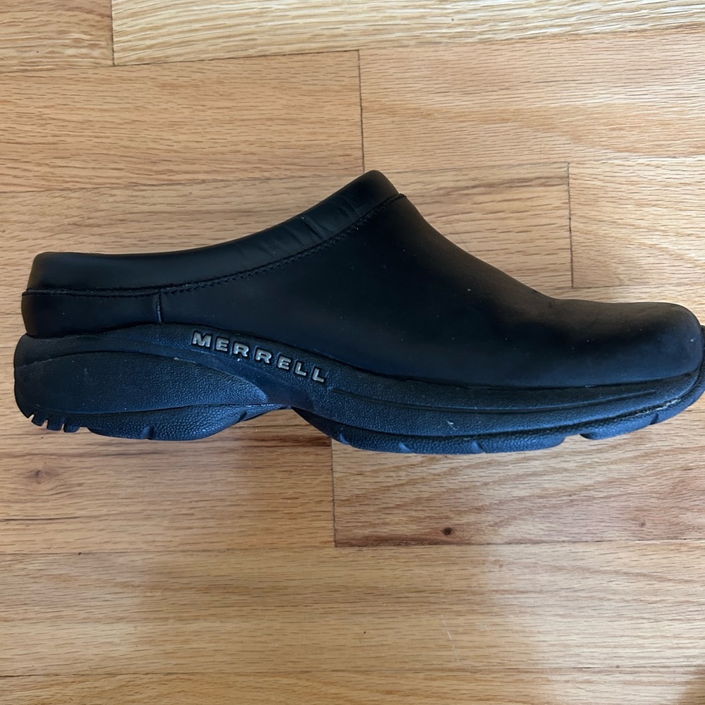 Merrell slip ons Black leather size 9.5